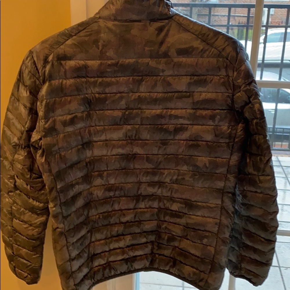 Uniqlo lightweight down  jacket - Picture 6 of 7